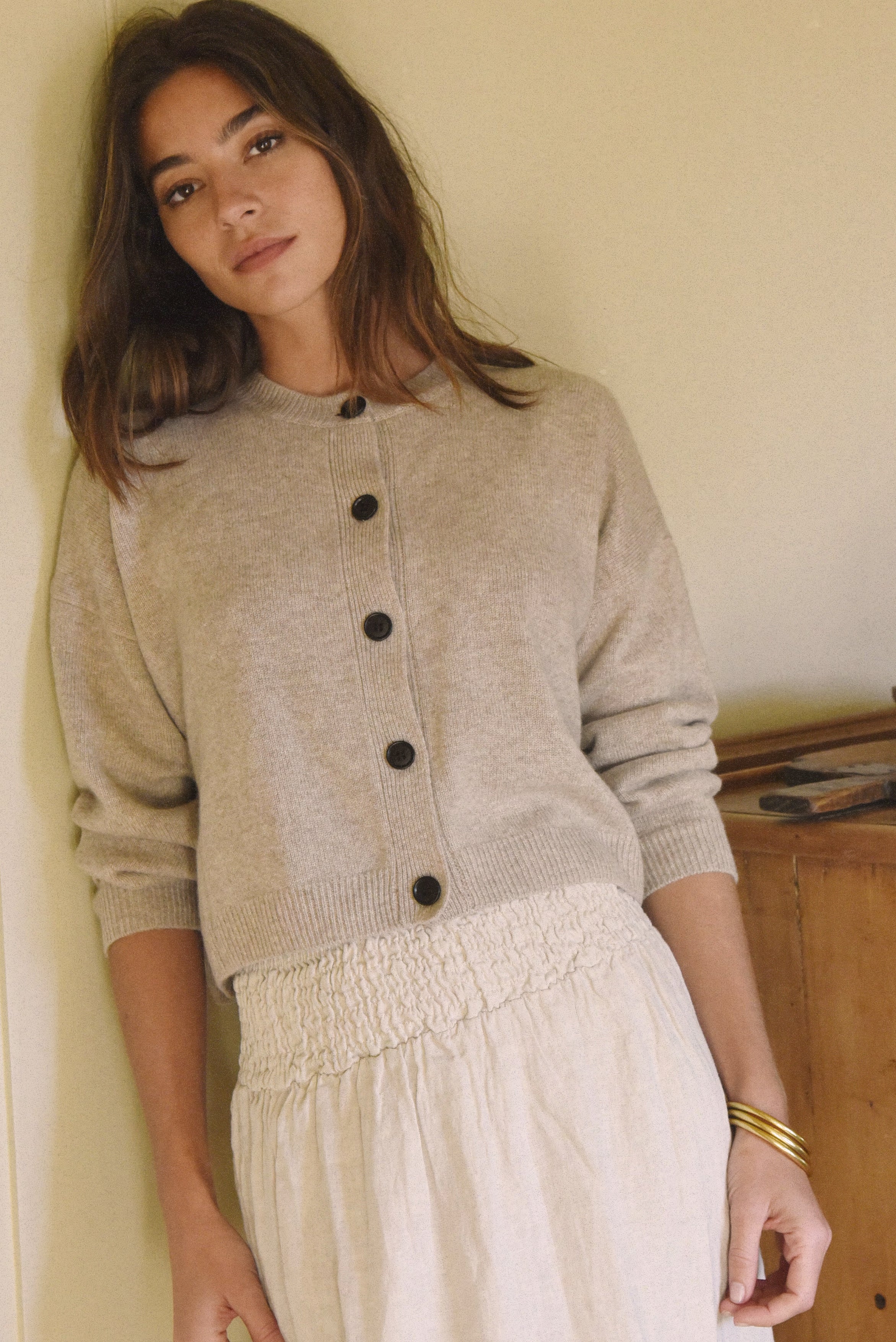The Cashmere Kaia Cropped Cardigan // Sand