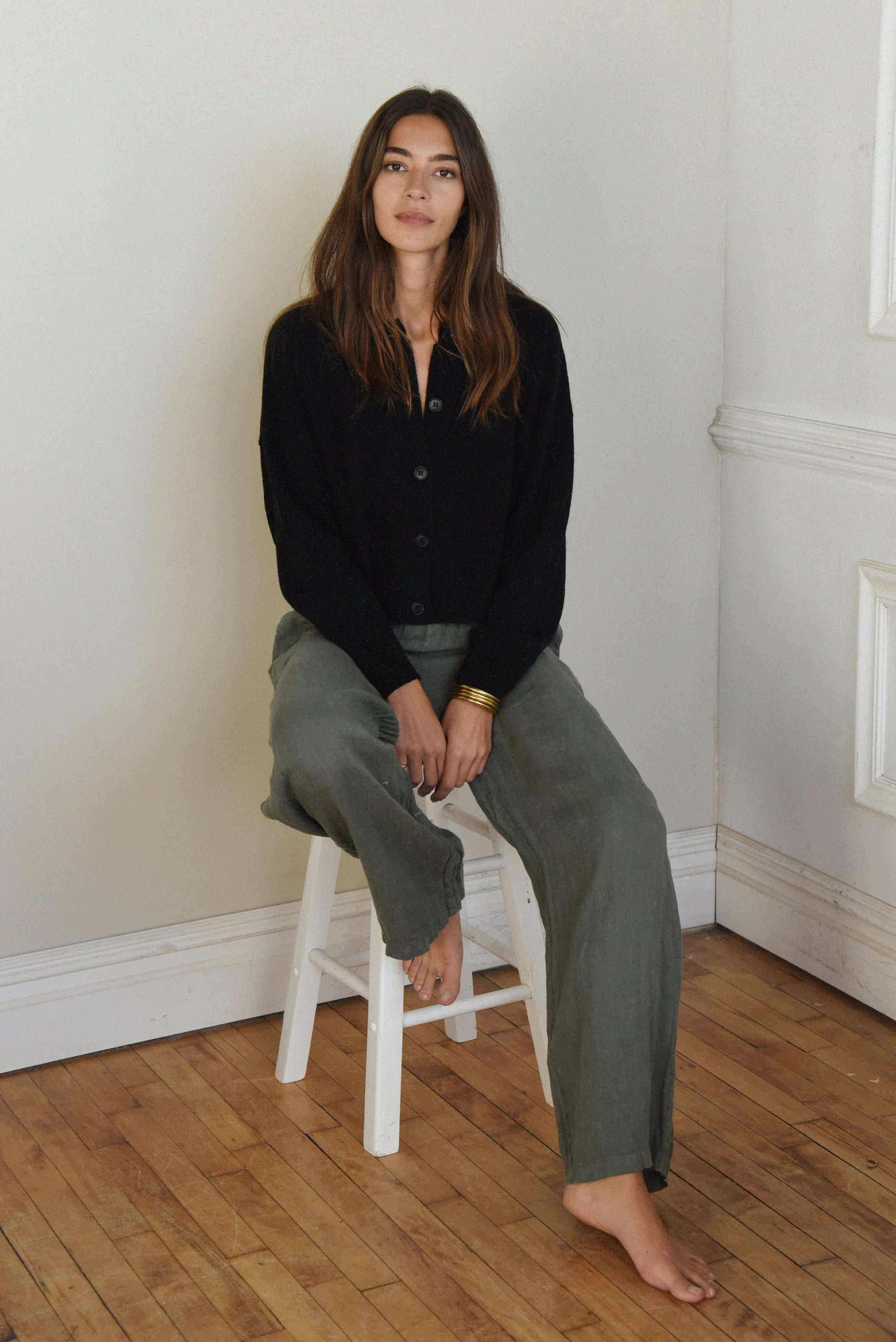 The Cashmere Kaia Cropped Cardigan // Noir