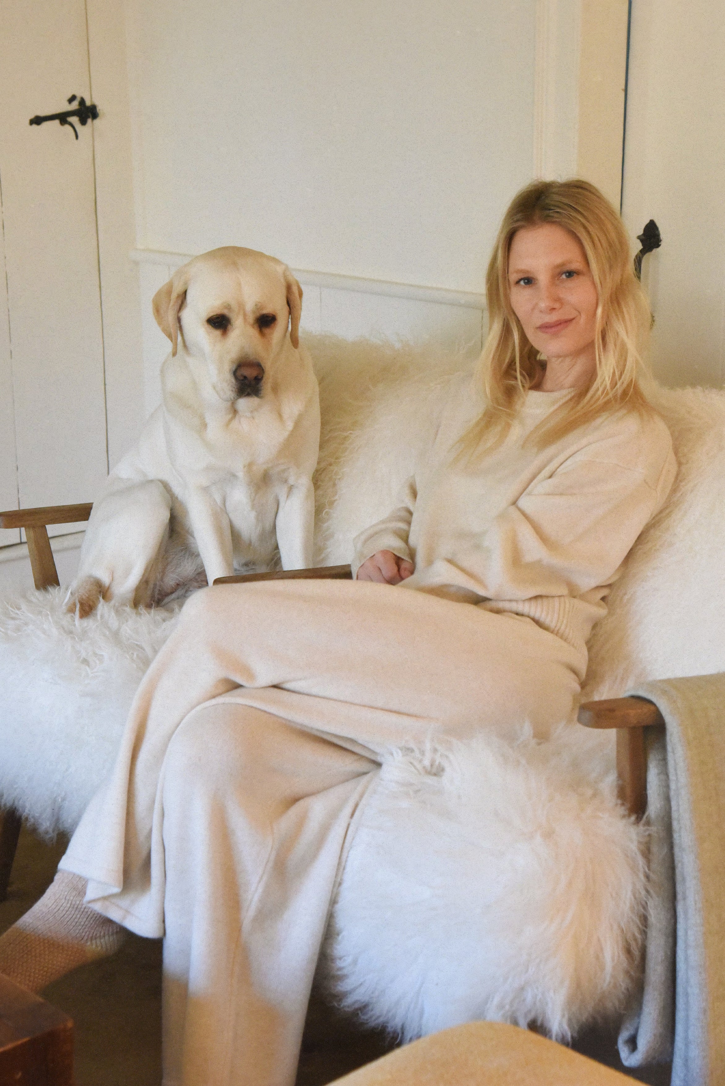 The Cashmere Malaya Crew Neck // Moon