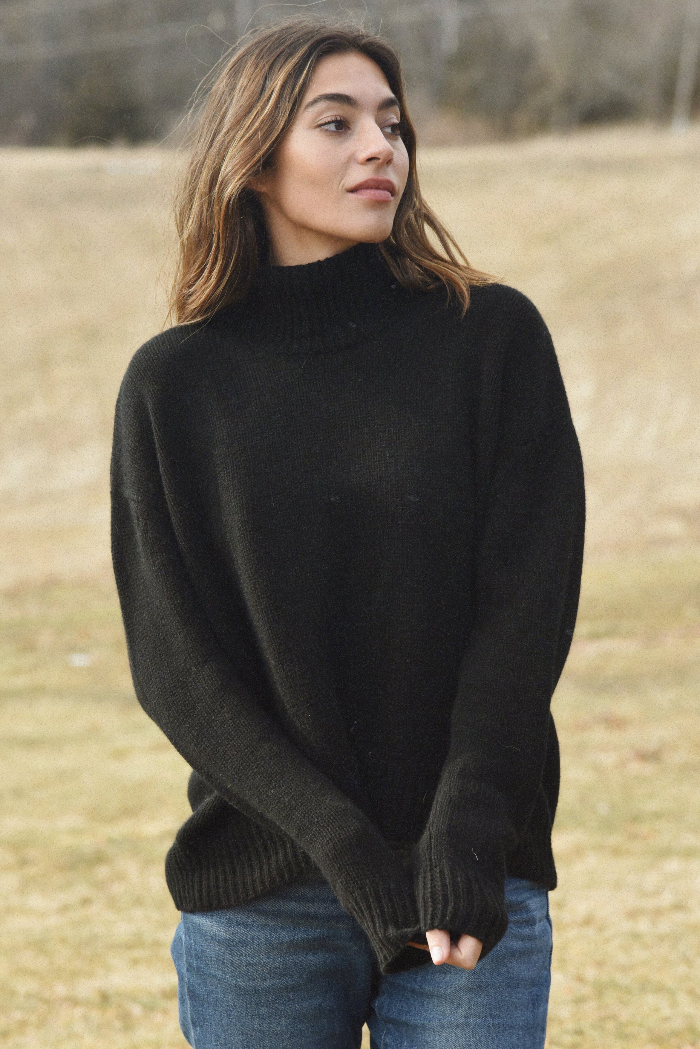 The Cashmere Carmel Sweater // Noir