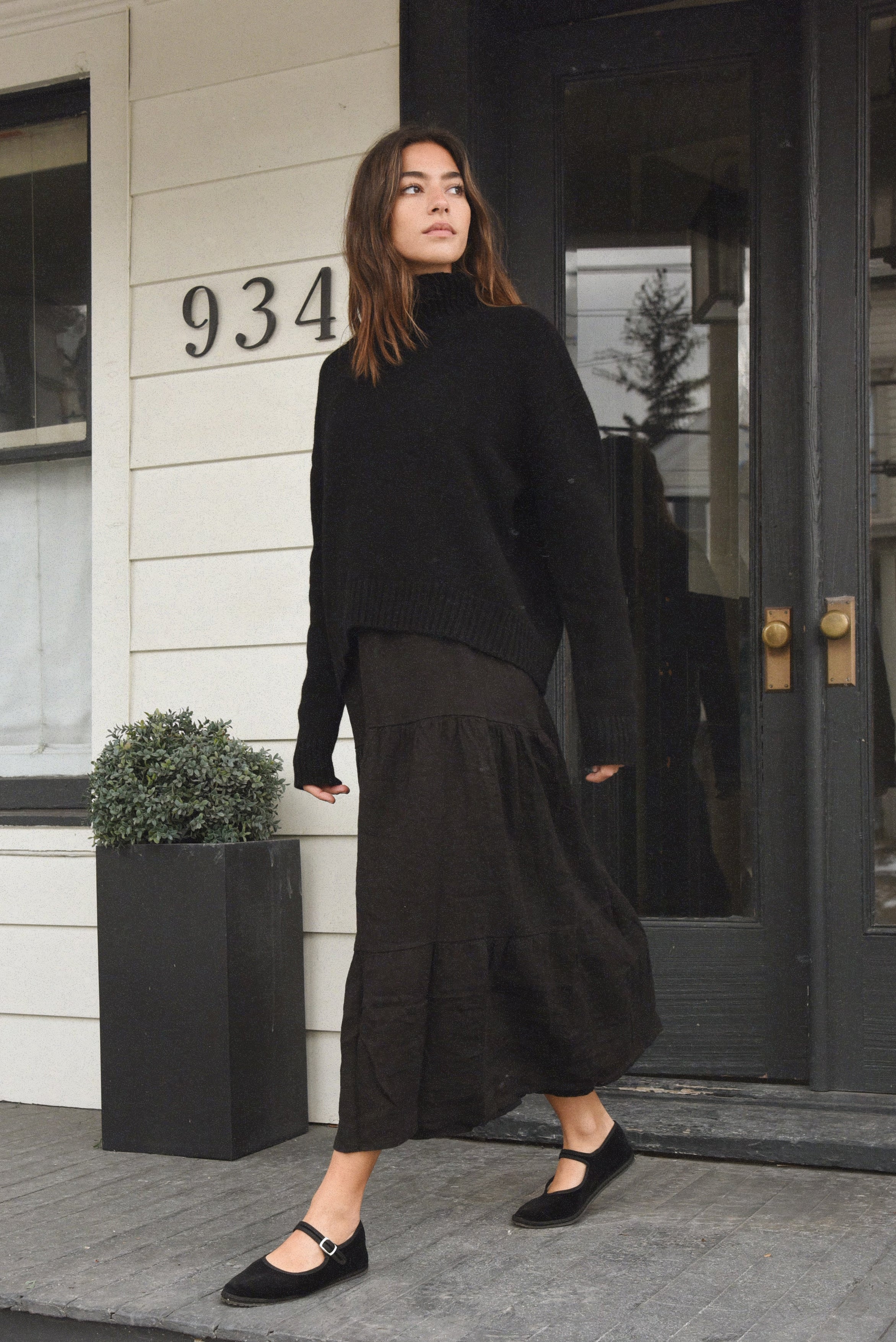 The Cashmere Carmel Sweater // Noir