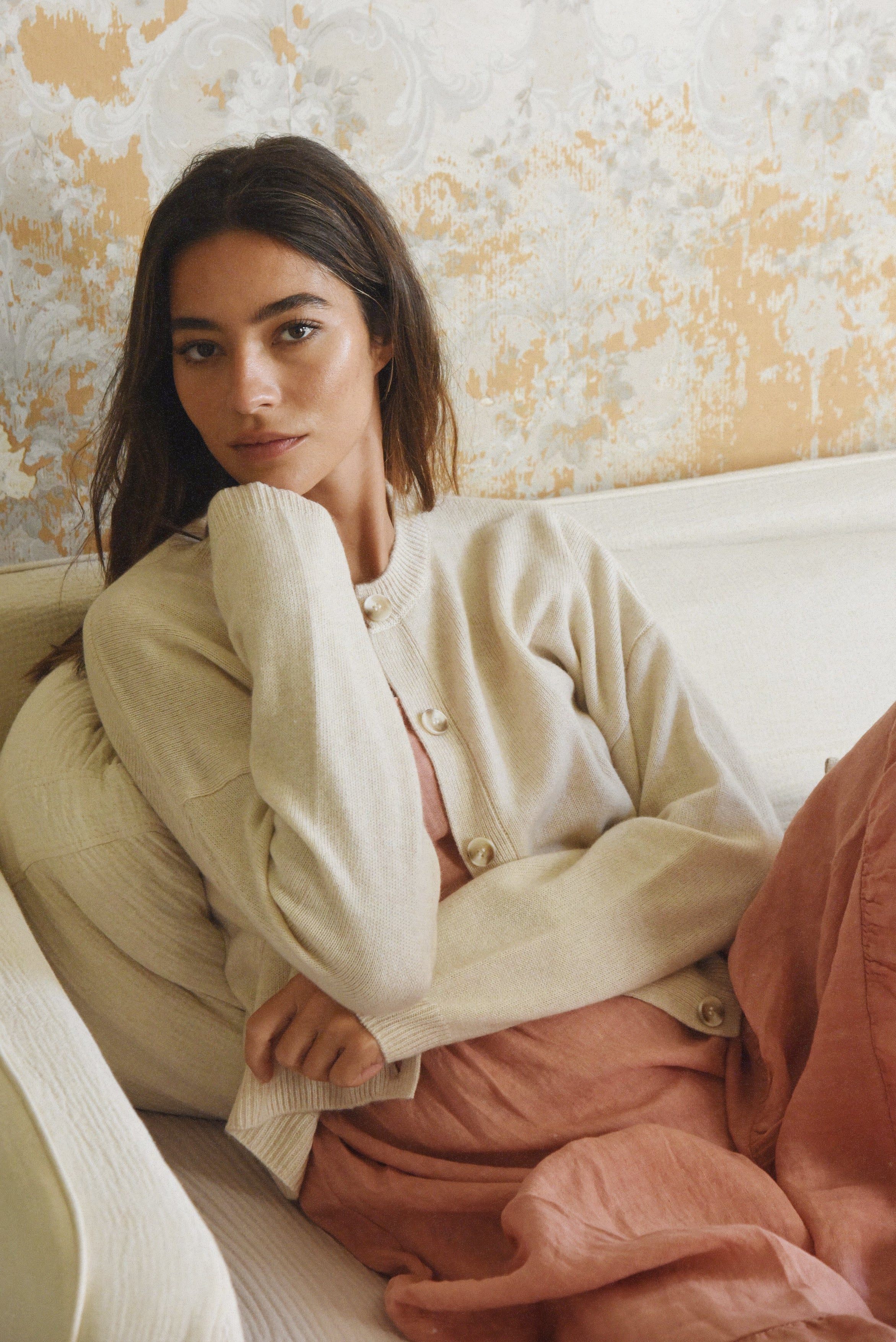 The Cashmere Kaia Cropped Cardigan // Moon